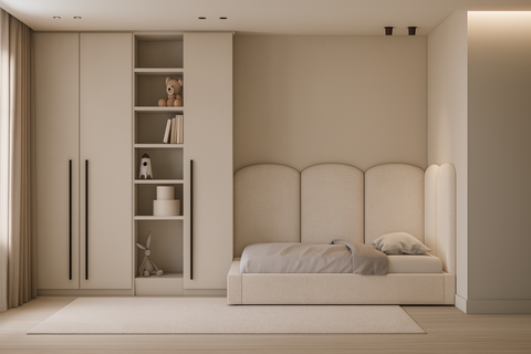 Beige kindvriendelijk headboard op maat met afgeronde hoeken en rustige uitstraling